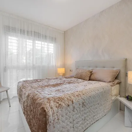 Punta Prima 2 Bed With Private Garden *