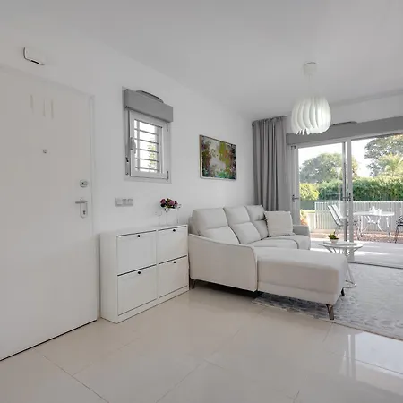Punta Prima 2 Bed With Private Garden Apartment *